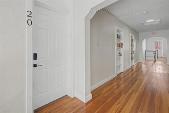 517 Columbia Dr, Unit 20 in Tampa, FL - Building Photo - Building Photo