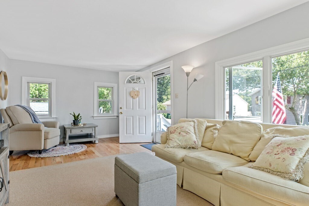 113 Greenvale Ave in Weymouth, MA - Building Photo