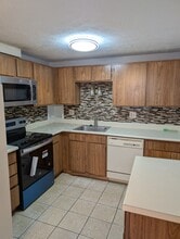 13469 Demetrias Way in Germantown, MD - Foto de edificio - Building Photo