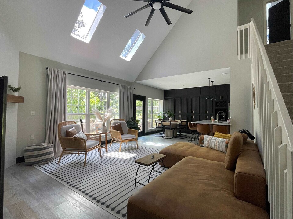303 Genesis Dr in Bentonville, AR - Building Photo