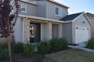 2406 Gabriel Dr in Merced, CA - Building Photo - Building Photo