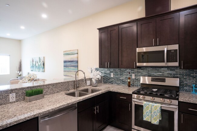 2291 Dunlop St-Unit -#5 in San Diego, CA - Building Photo - Building Photo