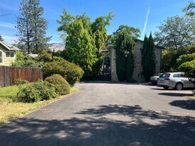 567 Fairview St, Unit 2 in Ashland, OR - Building Photo