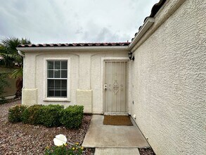 725 Hitchen Post Dr in Henderson, NV - Building Photo - Building Photo