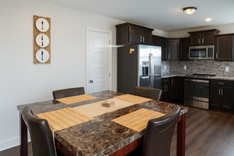 511 Ayden Ln in Clarksville, TN - Foto de edificio - Building Photo