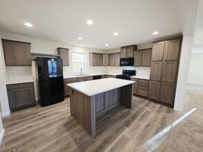 3678 Hawthorne St in Village of Clarkston, MI - Building Photo - Building Photo