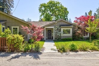 1003 Olive St in Menlo Park, CA - Building Photo - Building Photo