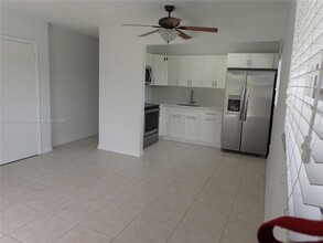 543 SW 37th Ave in Miami, FL - Building Photo - Building Photo