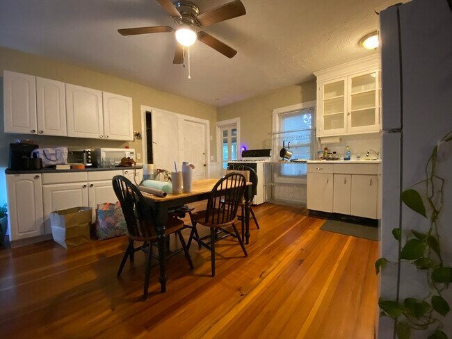 19 Esty St in Ashland, MA - Foto de edificio - Building Photo