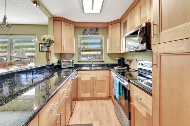 200 N High Point in Boynton Beach, FL - Building Photo - Building Photo