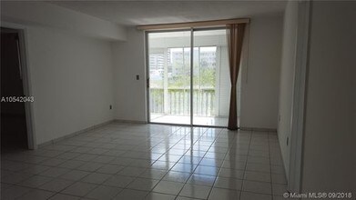 2930 Point E Dr-Unit -E308 in Aventura, FL - Building Photo - Building Photo