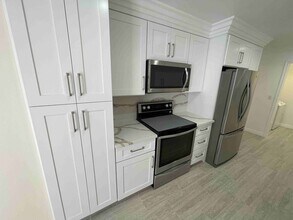 5330 Lindley Ave in Los Angeles, CA - Building Photo - Building Photo