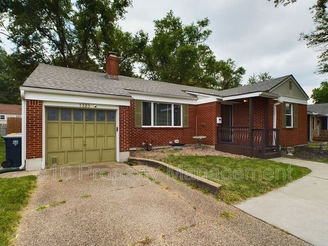 1323 Meadow Lake Terrace in Kansas City, MO - Building Photo - Building Photo