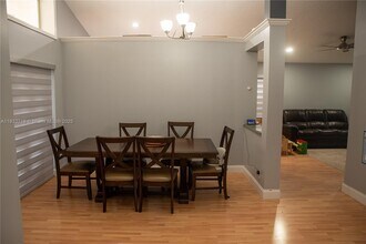 216 E Bayridge Dr in Weston, FL - Building Photo - Building Photo