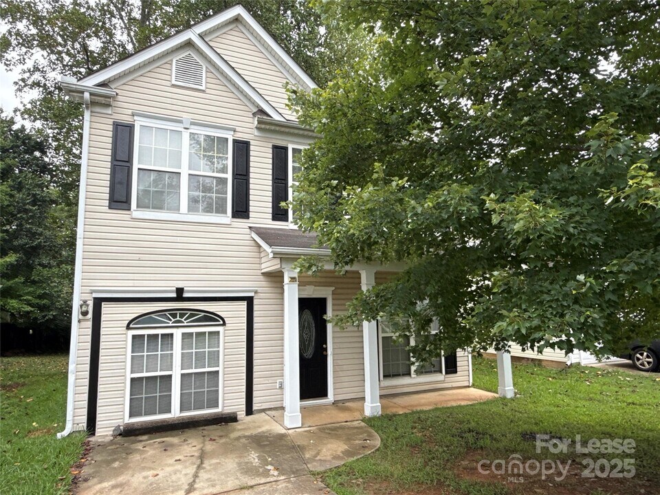 1525 Braveheart Ln in Charlotte, NC - Building Photo