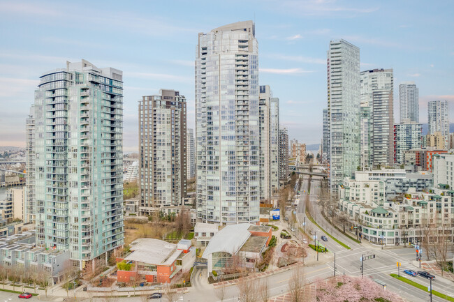 West One in Vancouver, BC - Building Photo - Building Photo