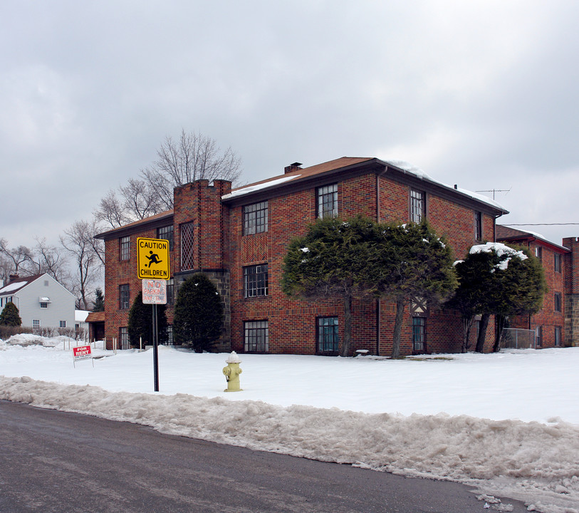 745 Mineola Ave in Akron, OH - Building Photo