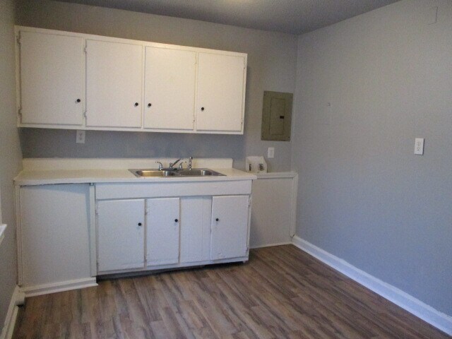 2605 Textile Dr in Greensboro, NC - Building Photo - Building Photo