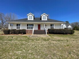 21 Shelton Cir in Deatsville, AL - Building Photo