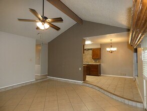 325 Asbury Dr in Saginaw, TX - Building Photo - Building Photo