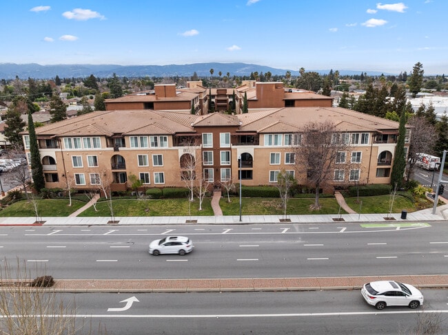 Villa Cortina in San Jose, CA - Building Photo - Building Photo