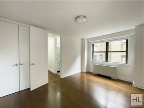 East 89 Street in New York, NY - Foto de edificio - Building Photo