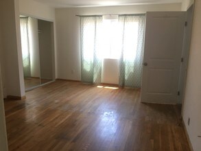 8819 Kittyhawk Ave in Westchester, CA - Building Photo - Building Photo