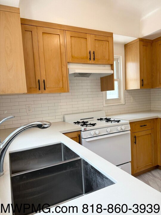 5907 Pickford St in Los Angeles, CA - Building Photo