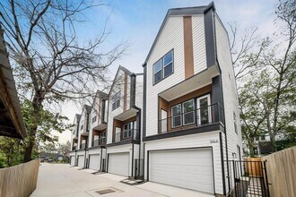 905 Woodcrest Dr in Houston, TX - Building Photo - Building Photo