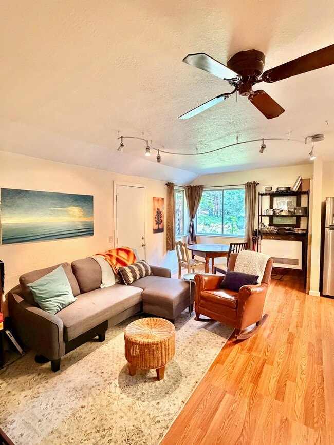 11267 Butler Rd in Grass Valley, CA - Building Photo - Building Photo