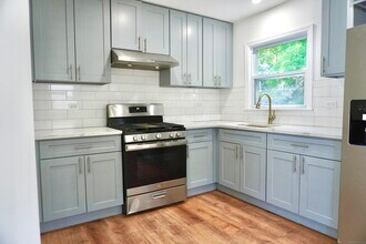 60 Sleepy Hollow Dr in Danbury, CT - Building Photo - Building Photo