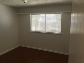 5321 Shortway Dr in Sacramento, CA - Building Photo - Building Photo