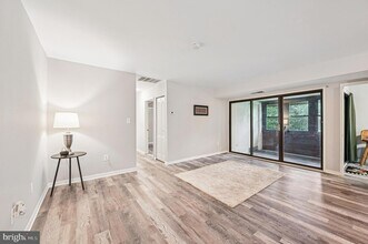 9633 White Acre Rd in Columbia, MD - Building Photo - Building Photo