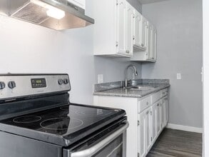 2212 Myrtle Ave in Long Beach, CA - Building Photo - Building Photo