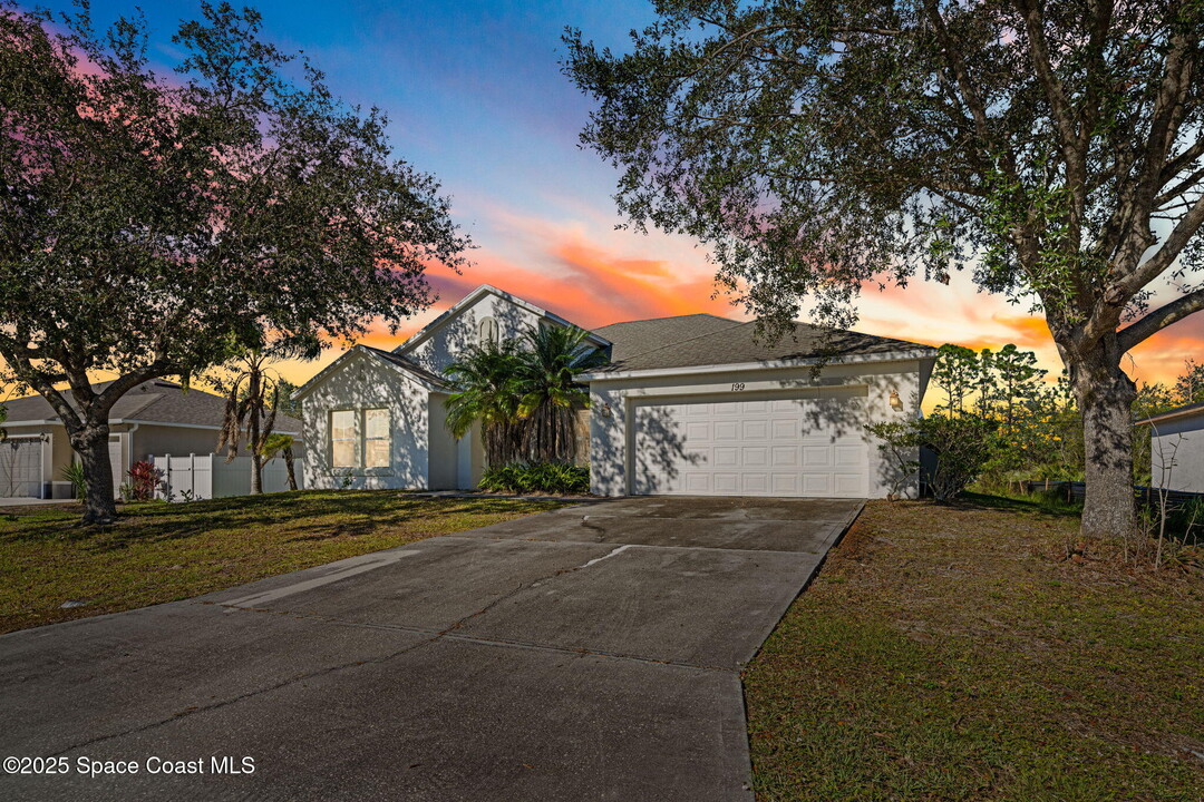 199 Bellbrook St SE in Palm Bay, FL - Building Photo