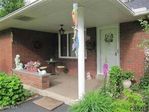 275 Bloomingrove Dr in Troy, NY - Building Photo - Building Photo