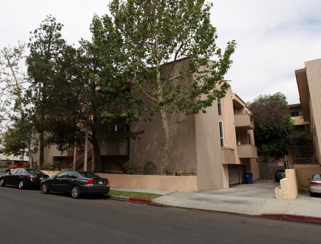 1020 Granville Ave in Los Angeles, CA - Building Photo - Building Photo