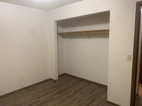 1718 14th Ave W, Unit 10 in Williston, ND - Building Photo - Building Photo