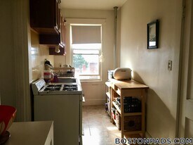 155 Summer St, Unit 14F in Somerville, MA - Building Photo