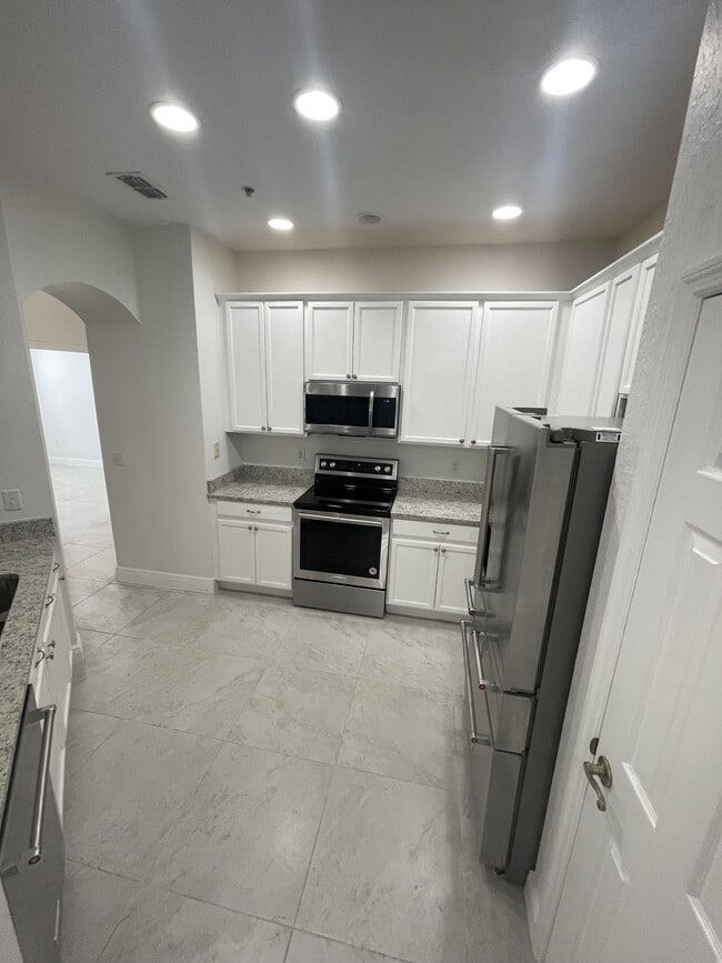 3331 Whitestone Cir in Kissimmee, FL - Building Photo - Building Photo