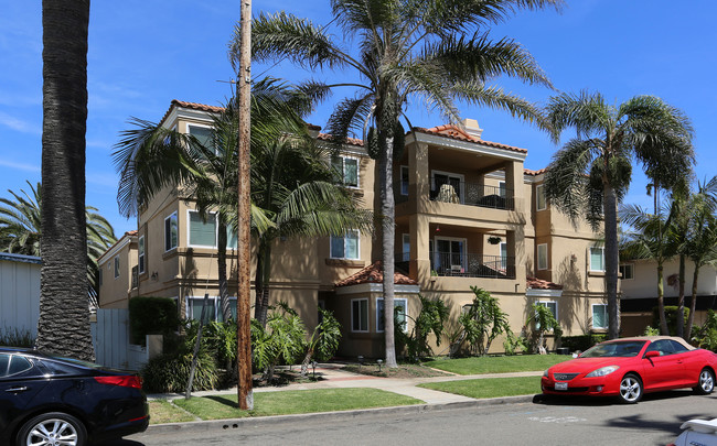 Tuscan Village in Oceanside, CA - Foto de edificio - Building Photo