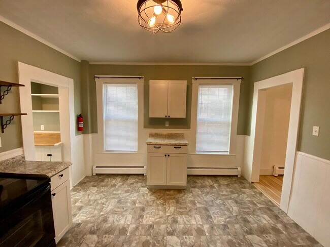 115 Rumford St, Unit B in Concord, NH - Foto de edificio - Building Photo