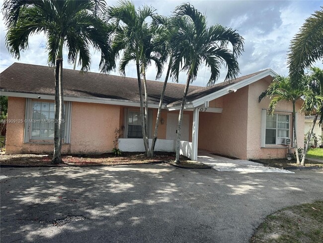 1107 SW 83rd Ave in North Lauderdale, FL - Building Photo - Building Photo