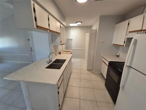 18310 NW 68th Ave in Hialeah, FL - Building Photo - Building Photo