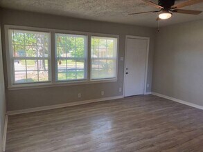 5962 Belarbor St in Houston, TX - Foto de edificio - Building Photo