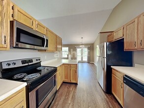 425 E New York St in Fortville, IN - Foto de edificio - Building Photo