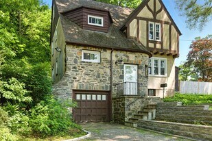 1 Kennedy Pl in Yonkers, NY - Building Photo