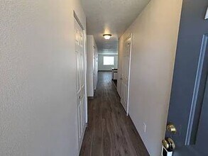 530-532 NE Larch Ave in Redmond, OR - Building Photo - Building Photo