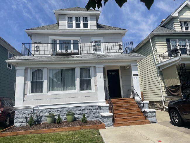30 Rugby Rd, Unit Lower