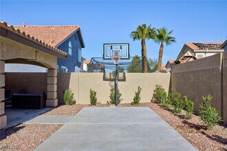9762 Silver Dusk Ct in Las Vegas, NV - Building Photo - Building Photo
